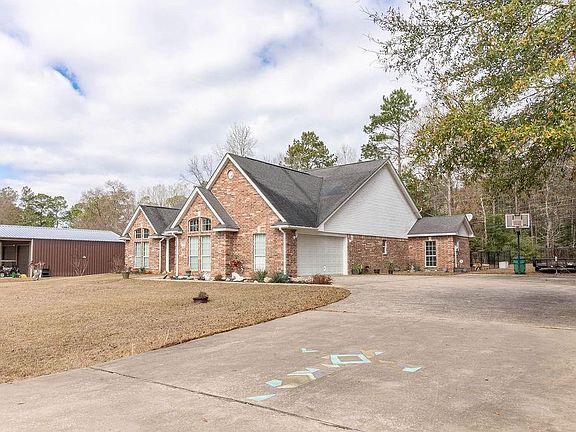 3rd image of 318 Pepper Tree Ln