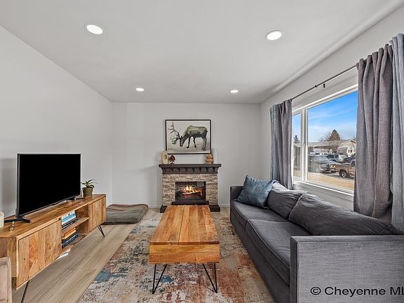 3rd image of 4500 Pierce Ave