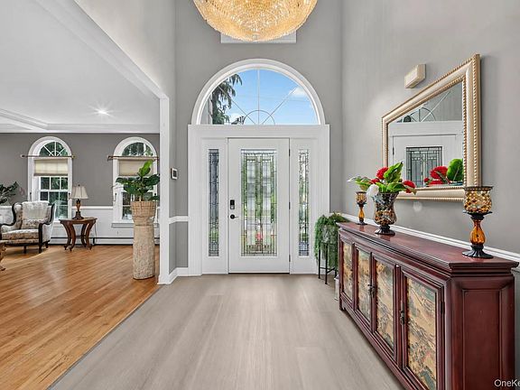 2nd image of 2021 Decatur Avenue