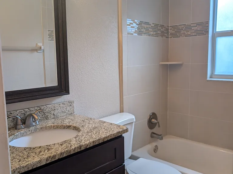 3100 E Jefferson St — Photo 4