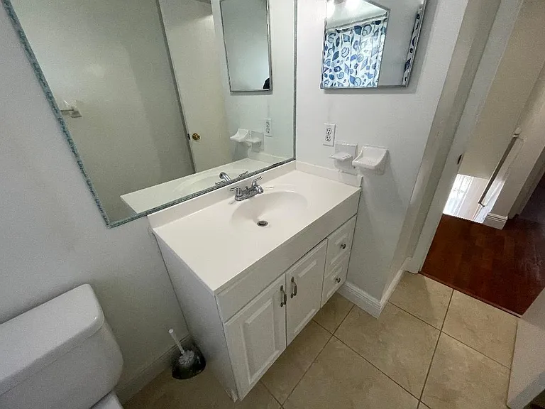 Full bath sink