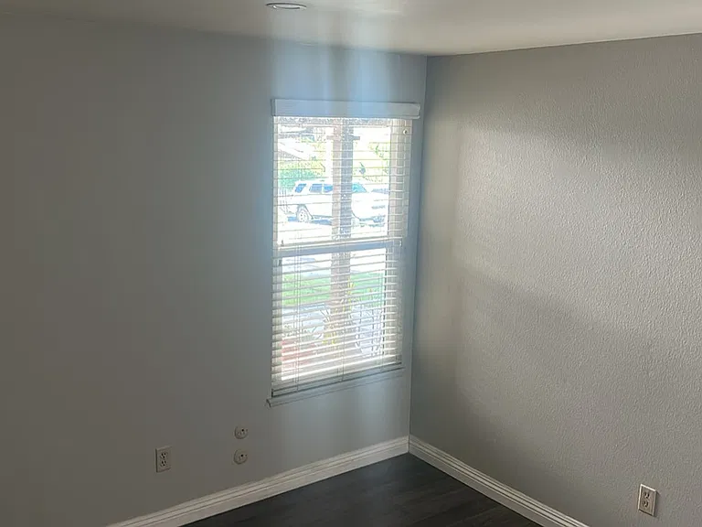 2429 Greenwich Dr — Photo 4
