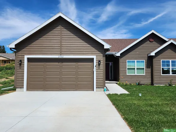 2732 Viking Cir, Blair, NE 68008