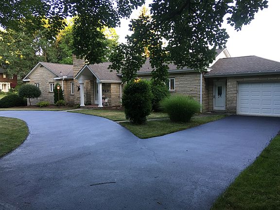 Top drive w/ 1 car gargage