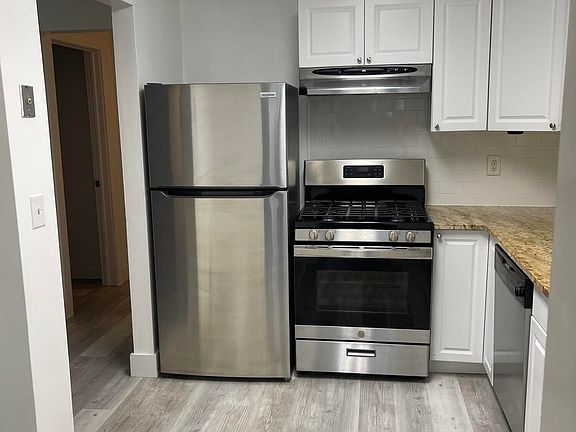 5th image of 141 Aster Court