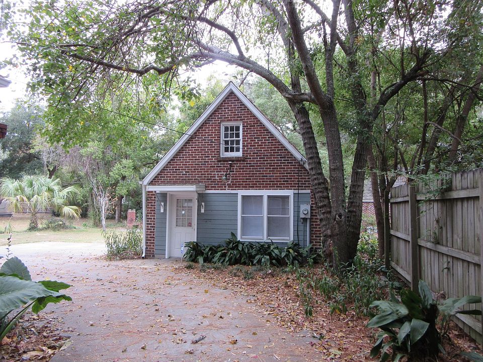 1st image of 208 1/2 E Mary St