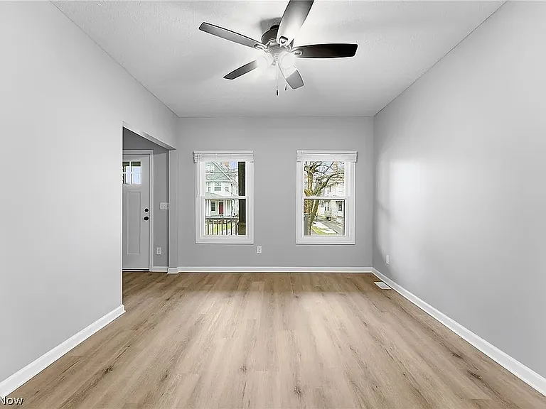 1537 Lakewood Ave — Photo 1