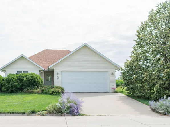 809 Jones St, Walnut, IA 51577