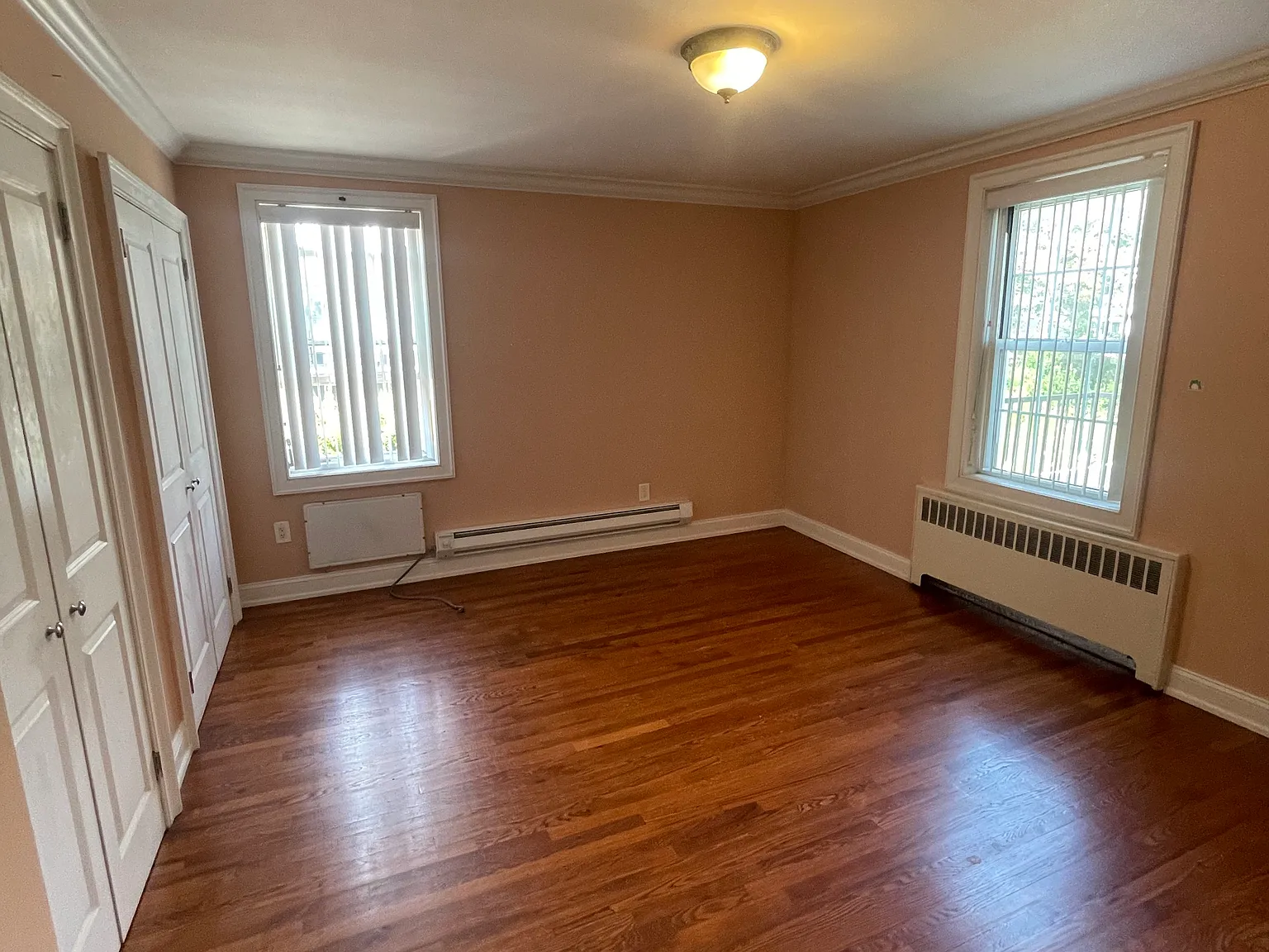 3 bed, 1100 sqft, $3,500 — Photo 2