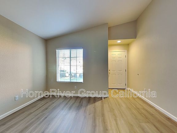 2nd image of 17 Calla Lily Ct
