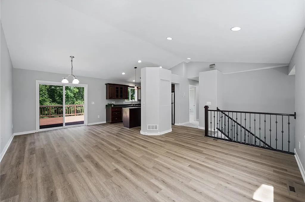 4 bed, 2136 sqft, $2,425 — Photo 1