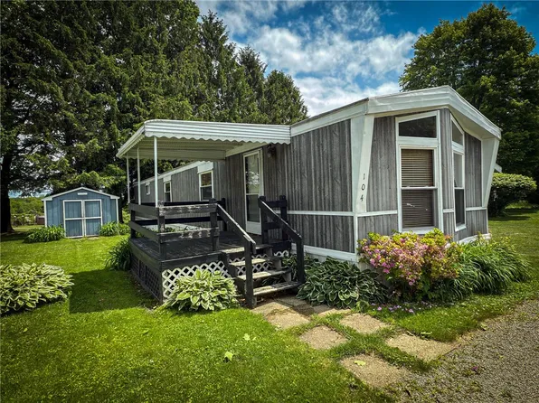 104 Caravan Ln, Butler, PA 16001