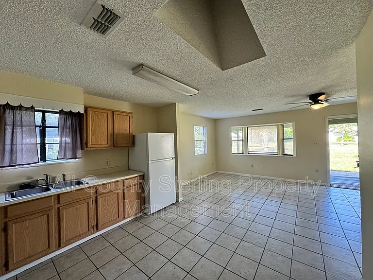 159 SW Elizabeth Ct — Photo 7