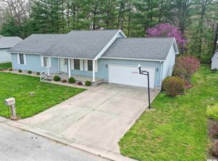 416 Sherwood Ln, Salem, IL 62881