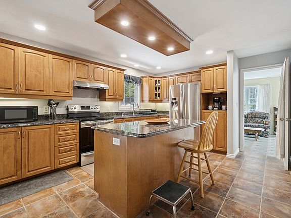 4th image of 35 Pike Brook Road