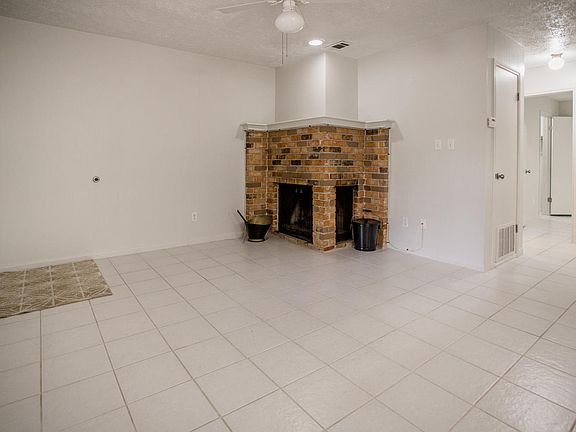4th image of 421 W San Antonio St APT C2