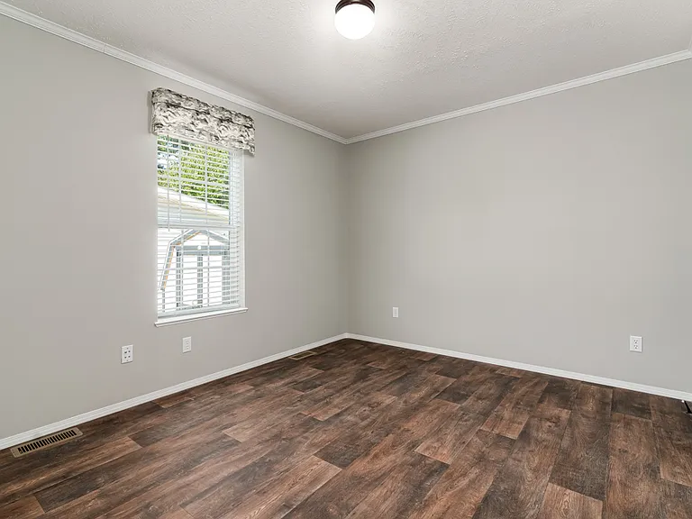 Center Manor — Photo 29