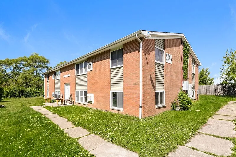 1 bed, 1.0 bath, $745 — Photo 2