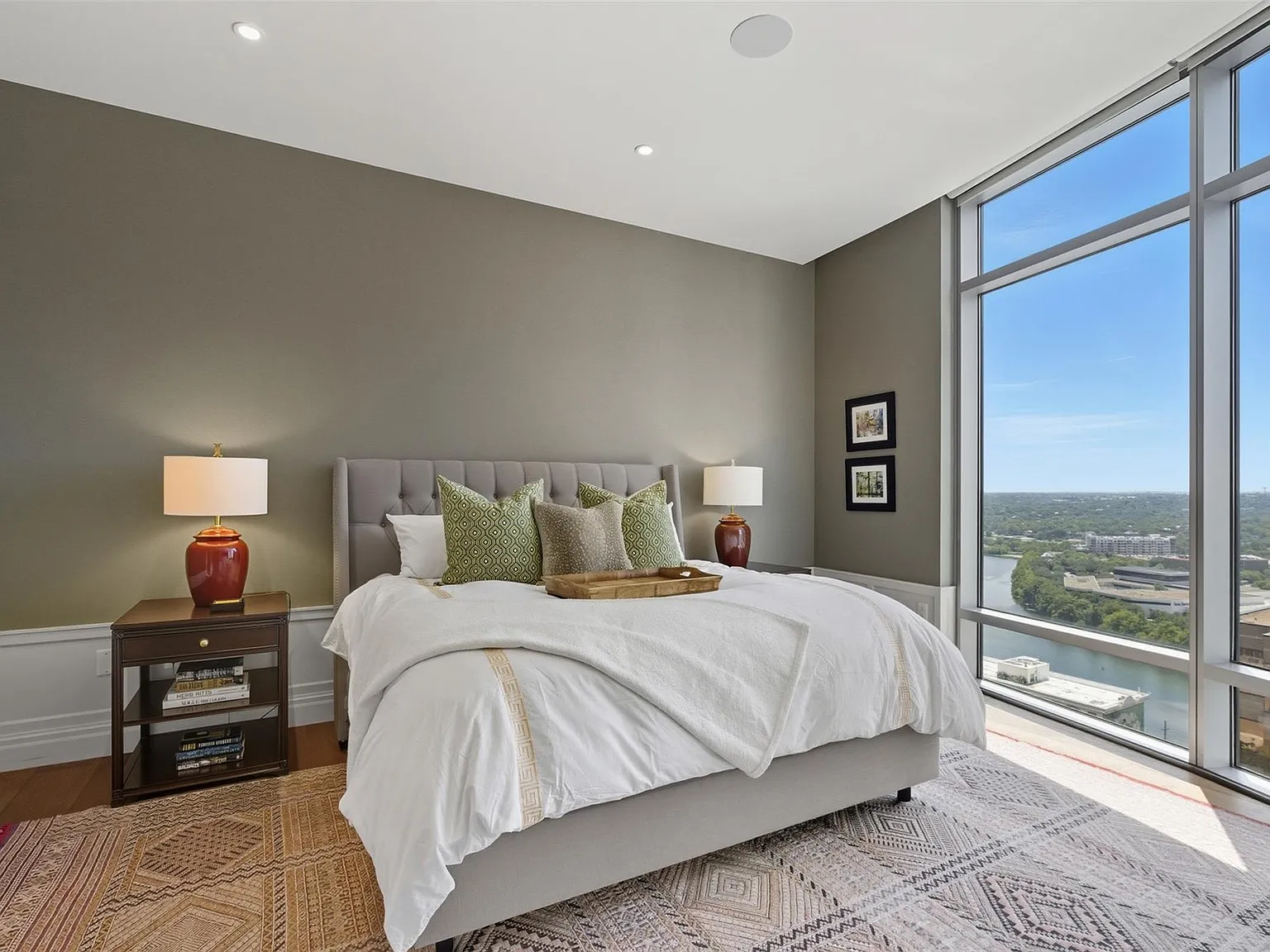 2 bed, 2.0 bath, 1464 sqft, $9,000 — Photo 4