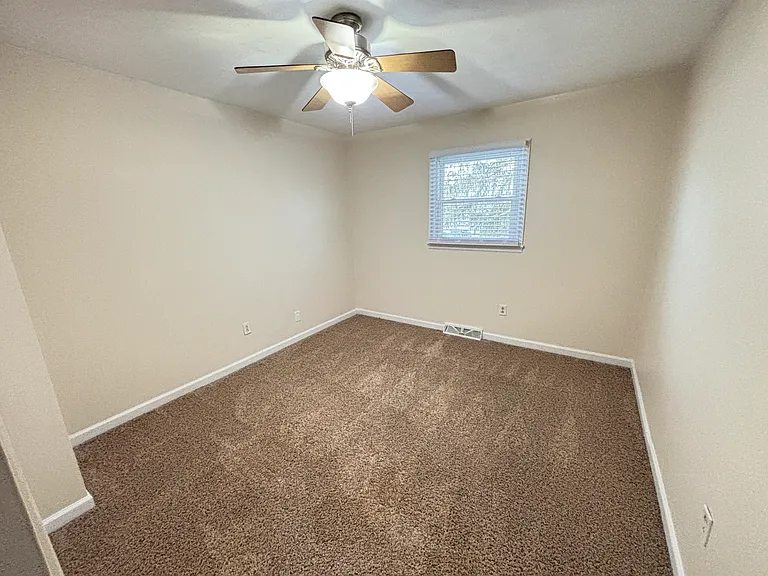 955 Crestview Ct — Photo 14