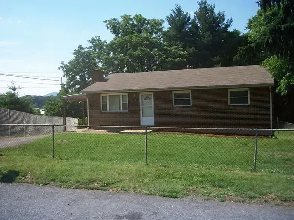 110 Cherryhill Cir NW, Roanoke, VA 24017