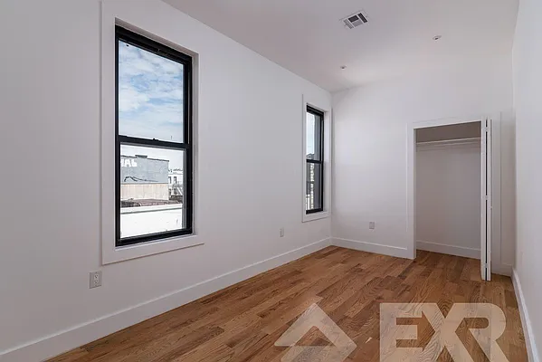 Rented by EXR | media 5