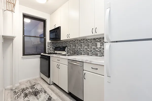 Sold by Manhattan Flats | media 2