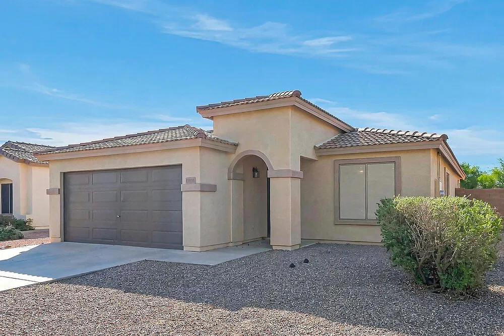 3 bed, 2.0 bath, 1401 sqft, $1,880 — Photo 3