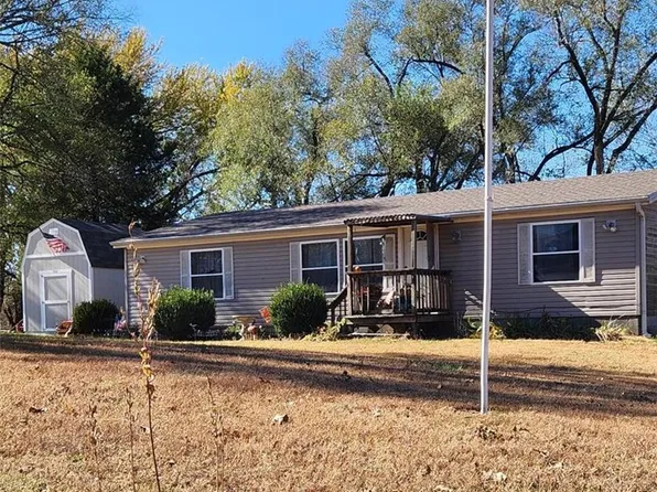 17711 174th St, Basehor, KS 66007