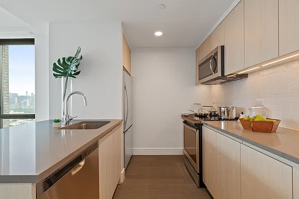 Rented by Greystar | media 3