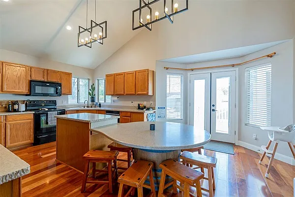 174 S Laguna Dr — Photo 11