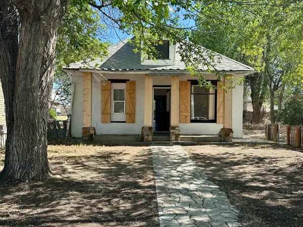 212 Robertson Ave, Worland, WY 82401