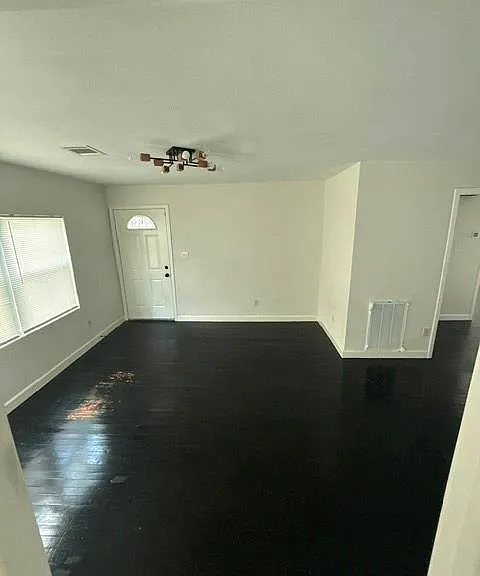 5950 Southville St — Photo 2