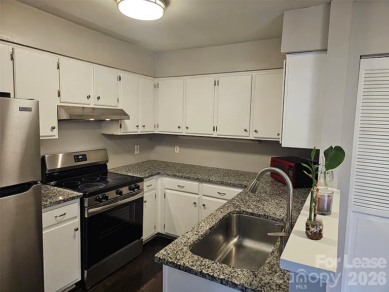 4811 Spring Lake Dr #E — Photo 7