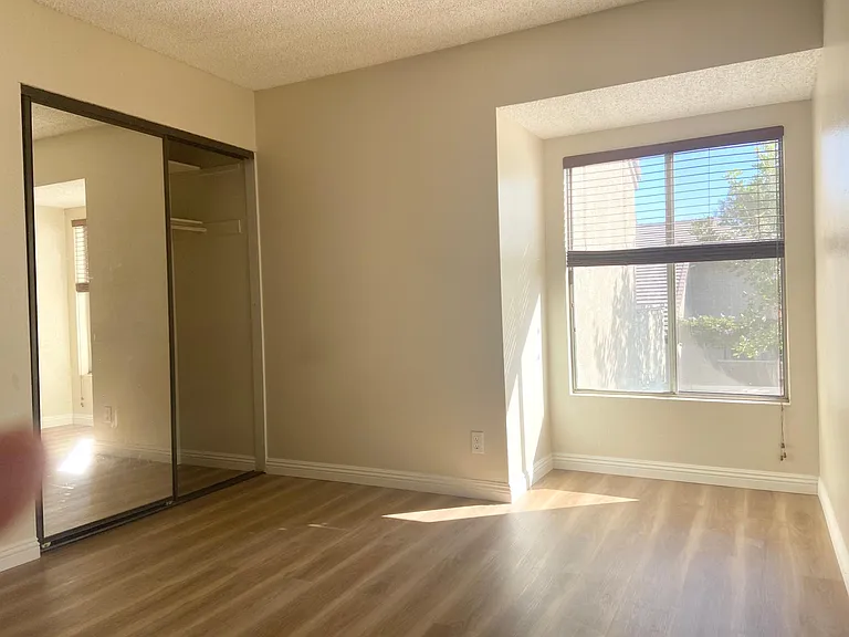 379 Stanford Ct — Photo 7