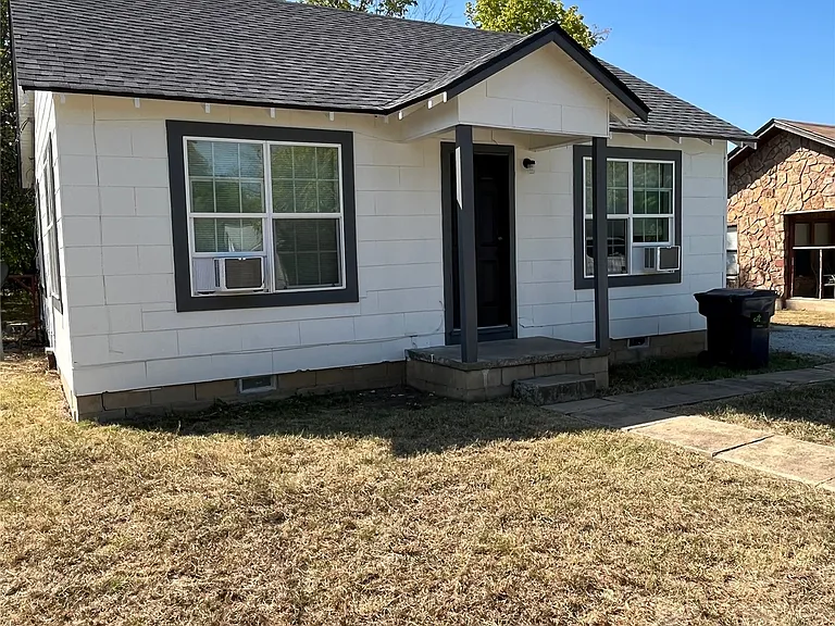 915 N Francis St — Photo 1
