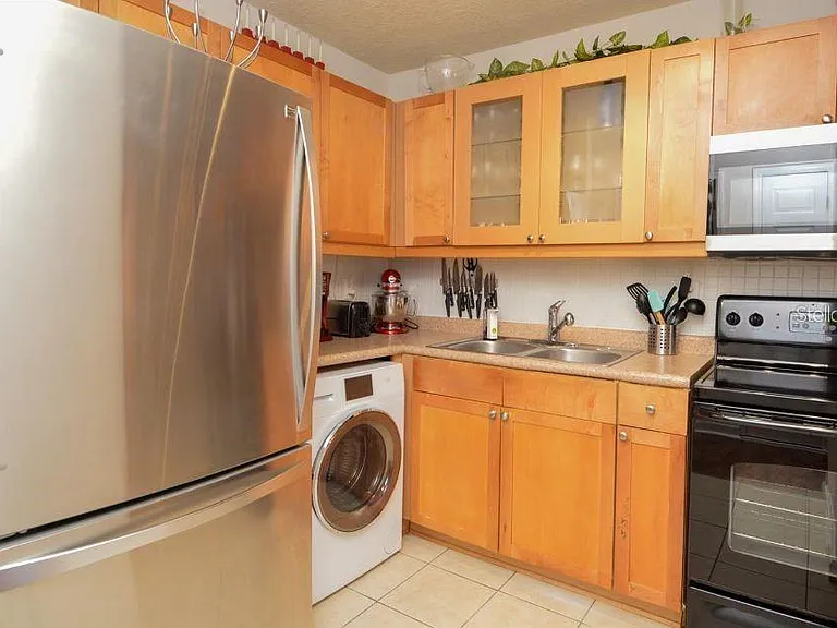 3889 Pompano Dr SE #C — Photo 9