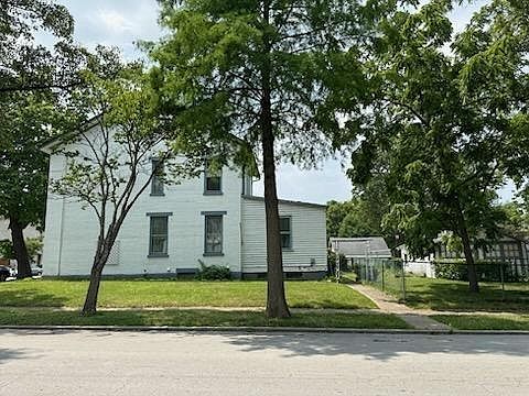 3rd image of 1334 Laidlaw Ave