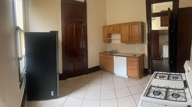 1 bed, 1000 sqft, $1,395 — Photo 2