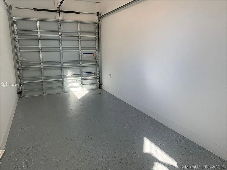 2942 SW 27th Ter — Photo 10