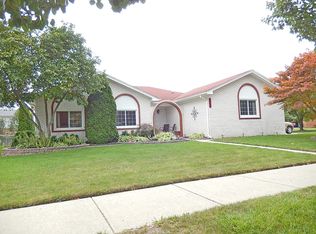 18120 Pine Hill Dr, Macomb, MI