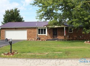 690 Mission Dr, Upper Sandusky, OH 43351
