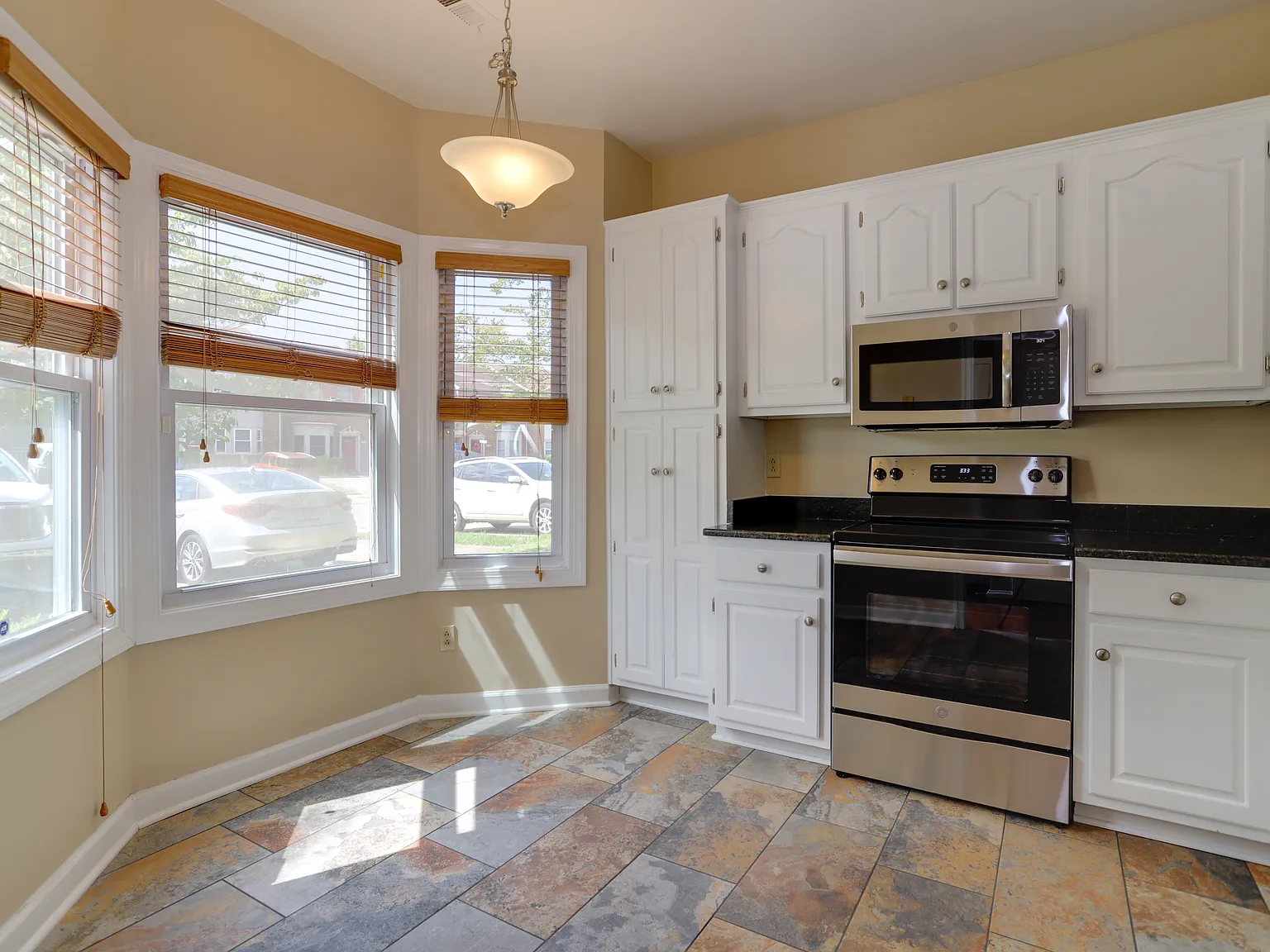 3 bed, 2.5 bath, 1338 sqft, $2,495 — Photo 4