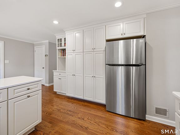 5th image of 450 Cardinal Lane