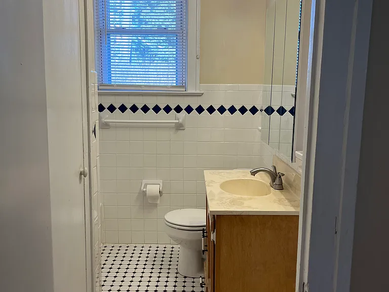 1000 Locust St — Photo 10