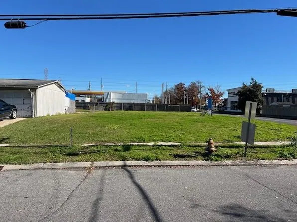 1701 Generes Dr, Harahan, LA 70123