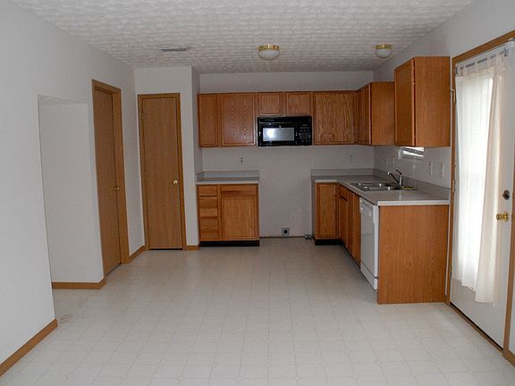 4th image of 1034 Braxton Blvd