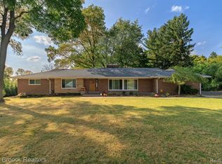 7440 W Greenwich Dr, Bloomfield Hills, MI