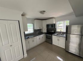 2342 Wilson St, Hollywood, FL