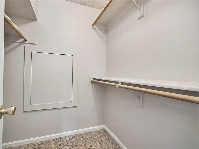 6226 Oakglen Dr — Photo 22
